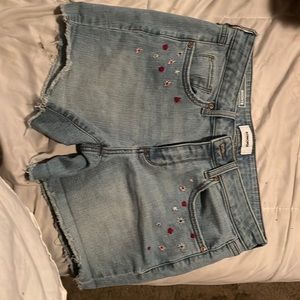 Sonoma shorts with embroidered flowers!
